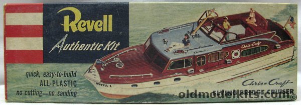 Revell 1/56 Chris Craft Flying Bridge Cruiser - Pre 'S' Kit, H302-89 plastic model kit